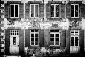 Bureau de poste à Plounéour Menez - Julien Amic
