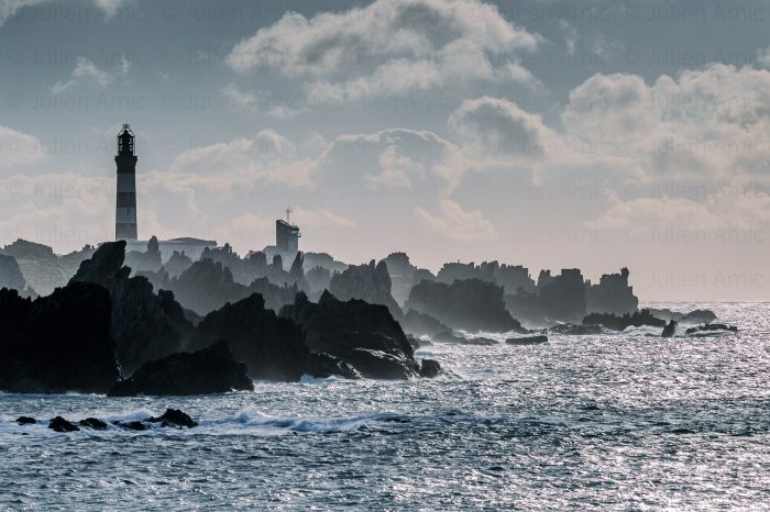 Ouessant la bleue - Julien Amic - couverture du livre Îles d'Iroise