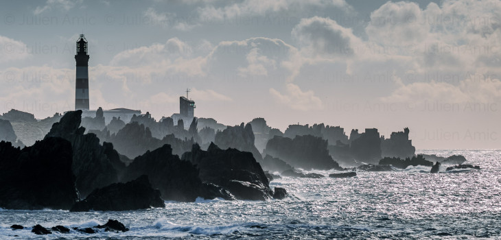 Ouessant la bleue - Julien Amic - couverture du livre Îles d'Iroise