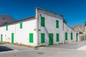 Coin de rue à Loix - Naturimages - Julien Amic