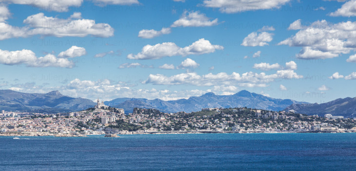 Marseille au pied des montagnes - Julien Amic